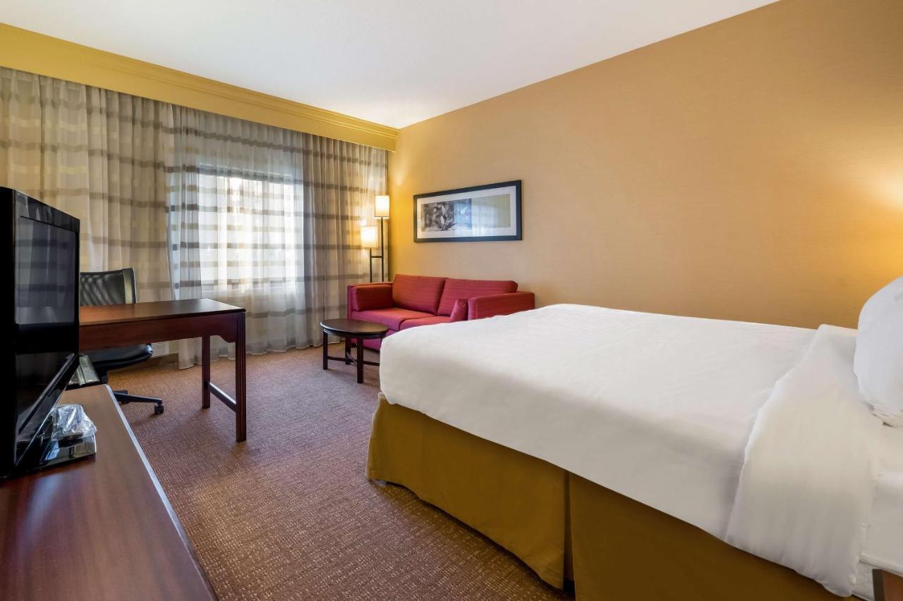 Sonesta Select Detroit Hotel 3*