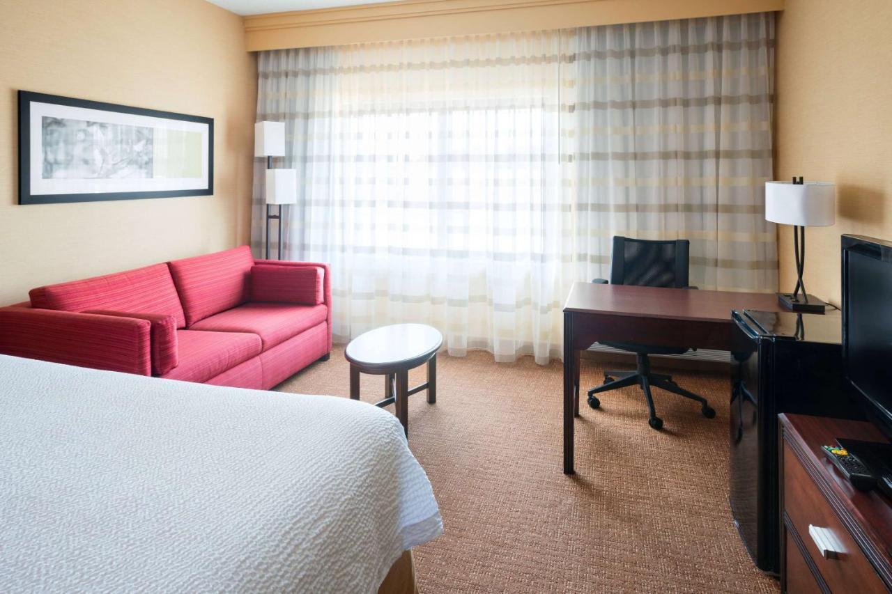 Sonesta Select Detroit Hotel 3*