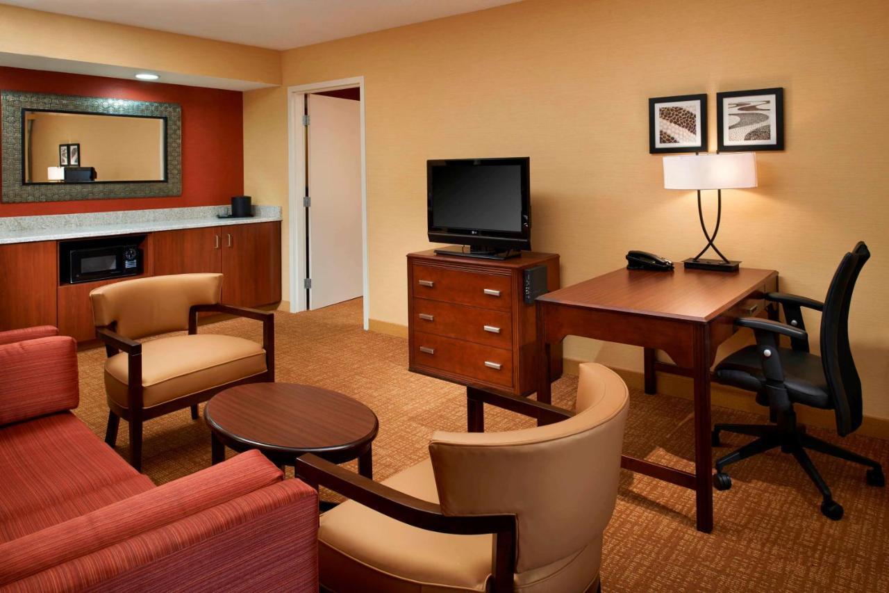Sonesta Select Detroit Hotel 3*