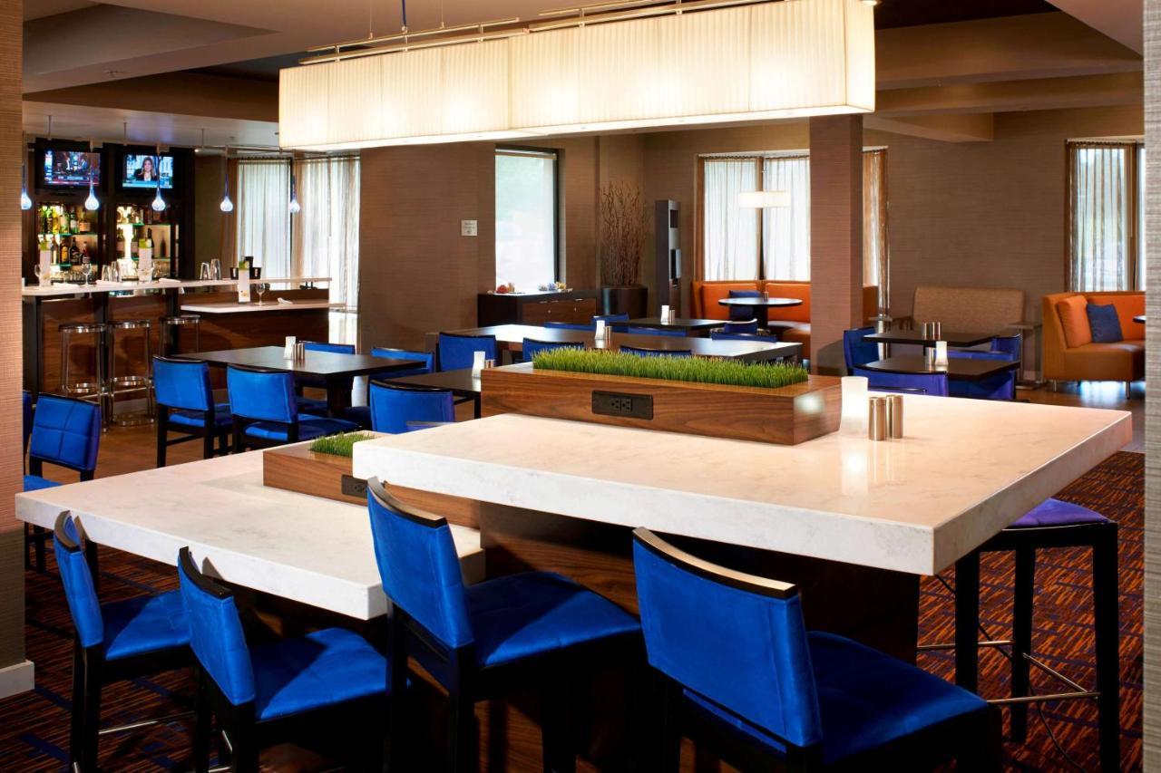 Sonesta Select Detroit Hotel